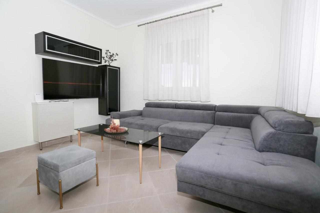 Villa Liana , Private Villa With Pool And Garden Vergia Buitenkant foto